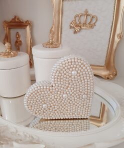 Coração dourado em pérolas